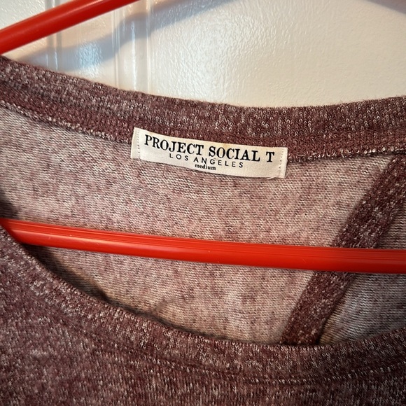 Super soft sweatshirt. Open back. Size medium. - Picture 2 of 3